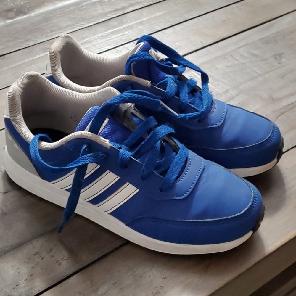 Adidas tennis shoes